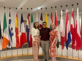 Zobrazit: Parlament dětí a mládeže města Ostravy navštívil v Bruselu Evropský parlament