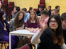 Zobrazit: Parlament dětí a mládeže města Ostravy uspořádal Středoškolský kvíz