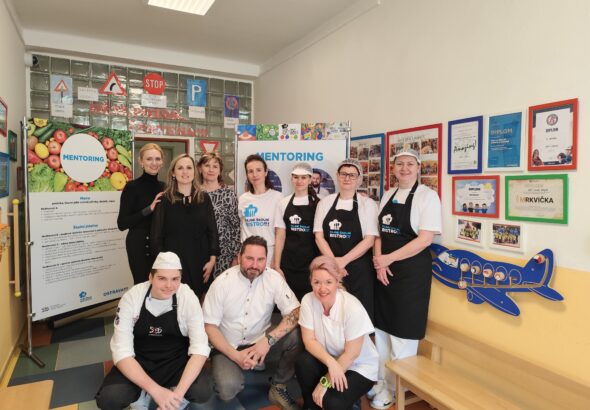 Zobrazit: Fajne školní bistro David Valíček na mentoringu ve školní jídelně Mateřské školy, Ostrava-Poruba, J. Šoupala 1611, p. o.  – odloučené pracoviště J. Skupy 1642