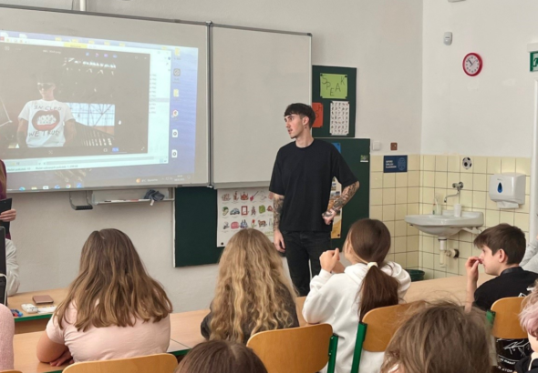 Zobrazit: Cesta za snem: Inspirativní setkání s Tobiášem Zbořilem na ZŠ Gen. Janka