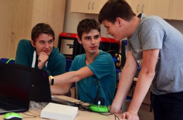 Zobrazit: Ostravská SVČ a DDM hlásí „plnou konektivitu“: Projekt Klíče pro budoucnost našich dětí III otevírá dětem svět špičkových technologií