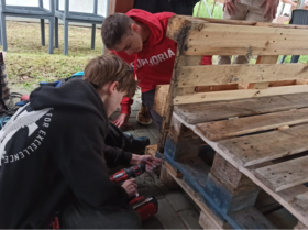 Zobrazit: Projektový týden „Naše zahrádka“ přinesl novou chill zónu pro žáky ZŠ Michálkovice